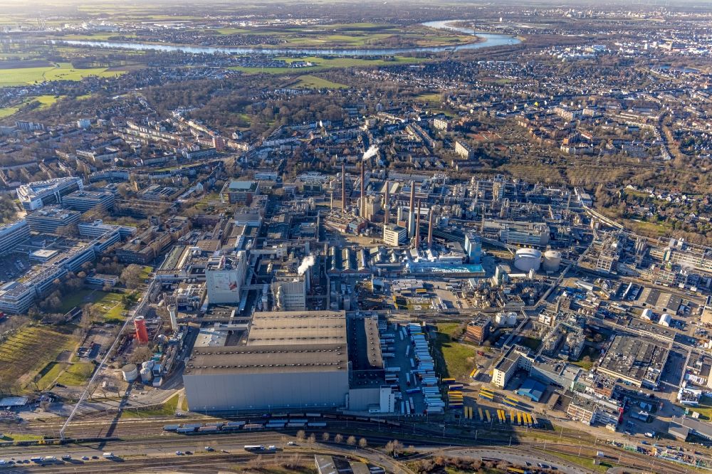 Düsseldorf from the bird's eye view: Industrial and commercial area with dem Chemiewerk of Henkel AG & Co. KGaA in Duesseldorf at Ruhrgebiet in the state North Rhine-Westphalia, Germany