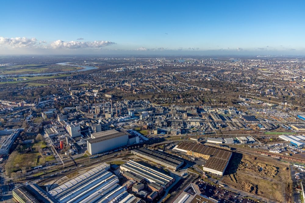 Aerial image Düsseldorf - Industrial and commercial area with dem Chemiewerk of Henkel AG & Co. KGaA in Duesseldorf at Ruhrgebiet in the state North Rhine-Westphalia, Germany
