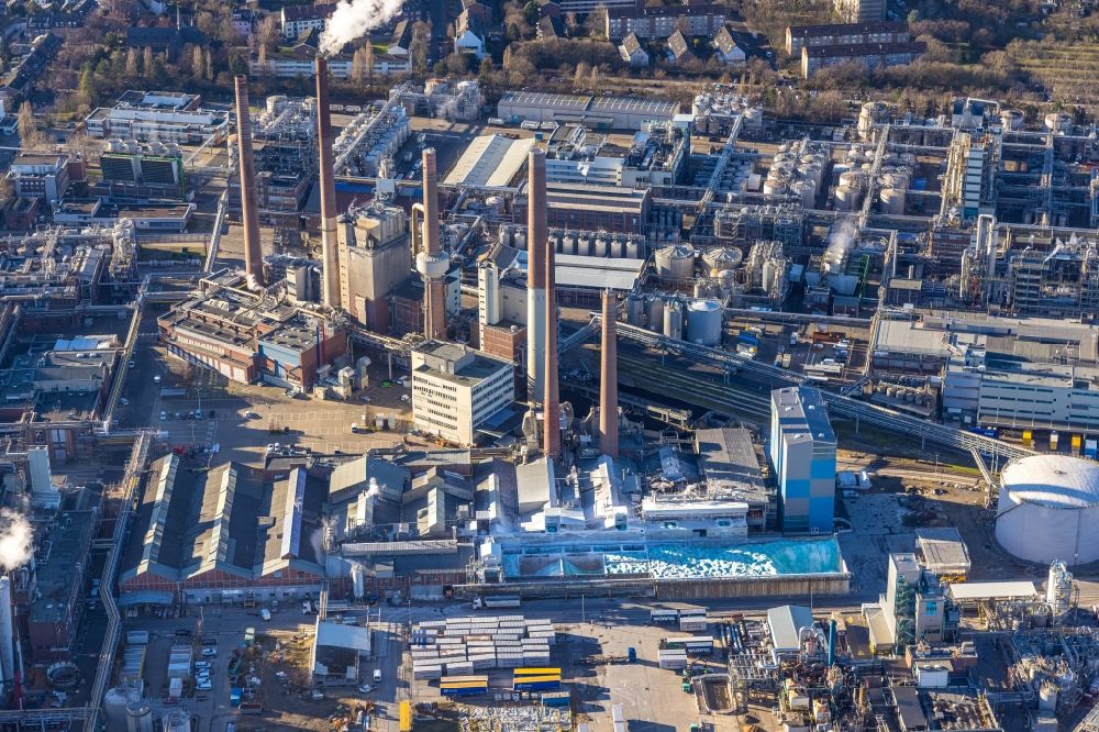 Aerial photograph Düsseldorf - Industrial and commercial area with dem Chemiewerk of Henkel AG & Co. KGaA in Duesseldorf at Ruhrgebiet in the state North Rhine-Westphalia, Germany