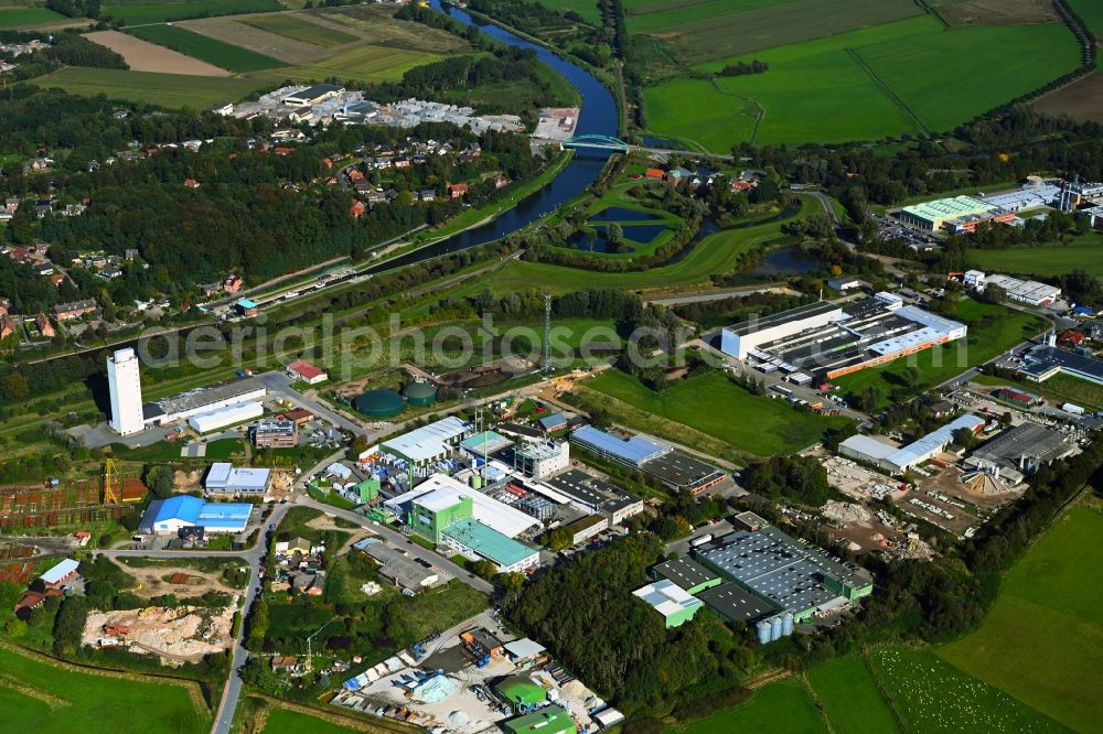 Lauenburg/Elbe from the bird's eye view: Industrial and commercial area with the technical systems of the chemical plant of the Worlee-Chemie GmbH along the Industriestrasse - Soellerstrasse in Lauenburg/Elbe in the state Schleswig-Holstein, Germany