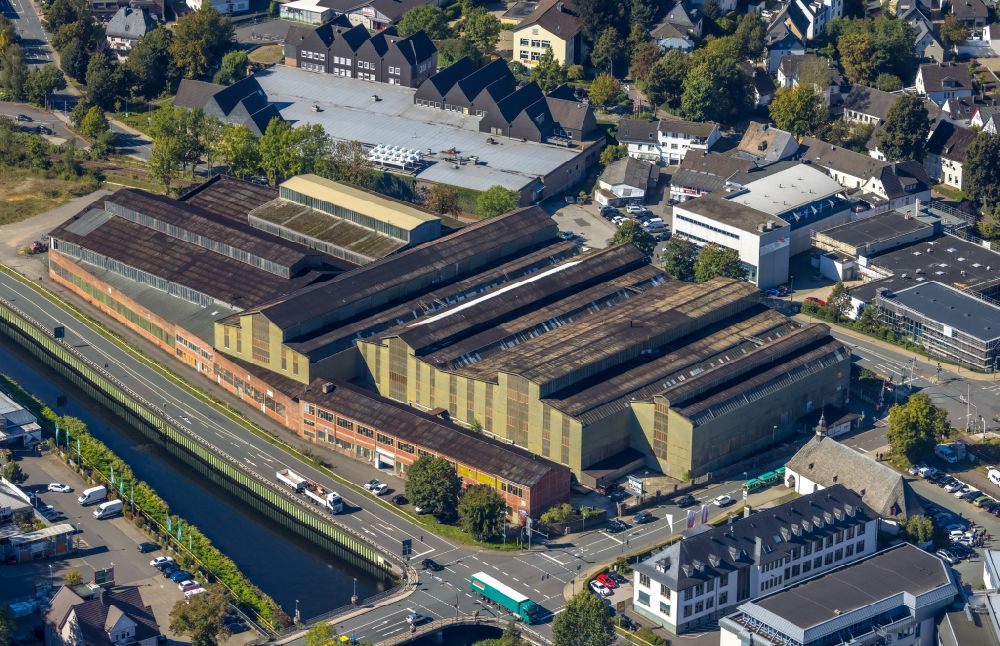 Aerial image Attendorn - Industrial and commercial area along the Strassen Am Zollstock and Am Wassertor overlooking the cultural center with event halls of the ue.NN_hall and work premises of the LEWA Attendorn GmbH in Attendorn in the state North Rhine-Westphalia, Germany