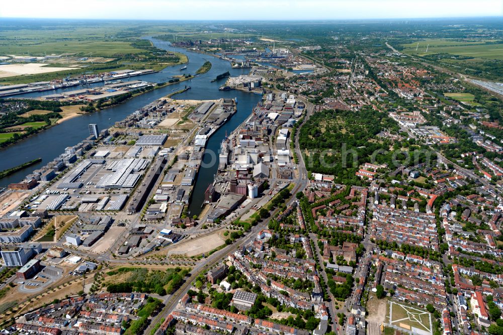 Aerial photograph Bremen - Industrial and commercial area on Hafenbecken of Weser in the district Ueberseestadt in Bremen, Germany