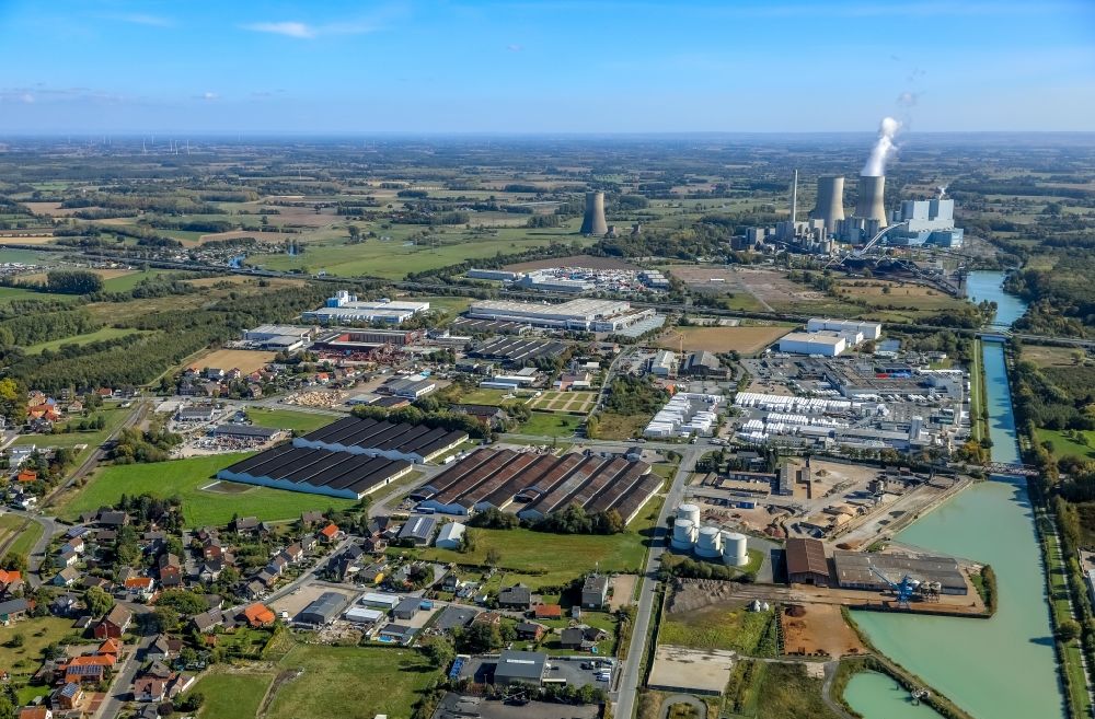 Aerial photograph Hamm - Industrial and commercial area on Datteln-Honm-Kanal - along the BAB A2 with dem RWE Kraftwerk Westfalen in Hamm in the state North Rhine-Westphalia, Germany