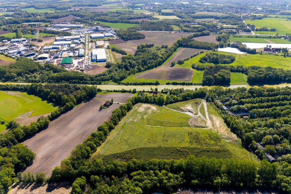 Aerial photograph Münster - Industrial and commercial area Hessenweg on the river course of Dortmund-Ems-Kanal in Muenster in the state North Rhine-Westphalia, Germany