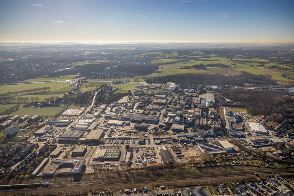 Lünen from the bird's eye view: Industrial and commercial area on the Kupfer street in Luenen at Ruhrgebiet in the state North Rhine-Westphalia, Germany