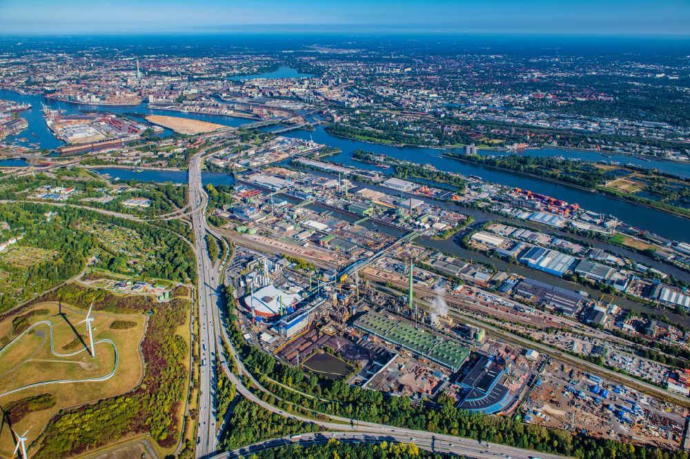 Hamburg from the bird's eye view: Industrial and commercial area on Peutestrasse - Hovestrasse - Mueggenburger Hauptdeich in the district Veddel in Hamburg, Germany