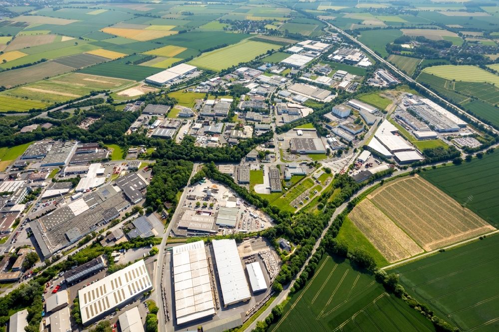 Aerial image Soest - Industrial and commercial area on Overweg - Lange Wende in Soest in the state North Rhine-Westphalia, Germany