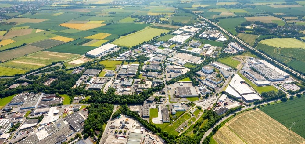 Aerial photograph Soest - Industrial and commercial area on Overweg - Lange Wende in Soest in the state North Rhine-Westphalia, Germany