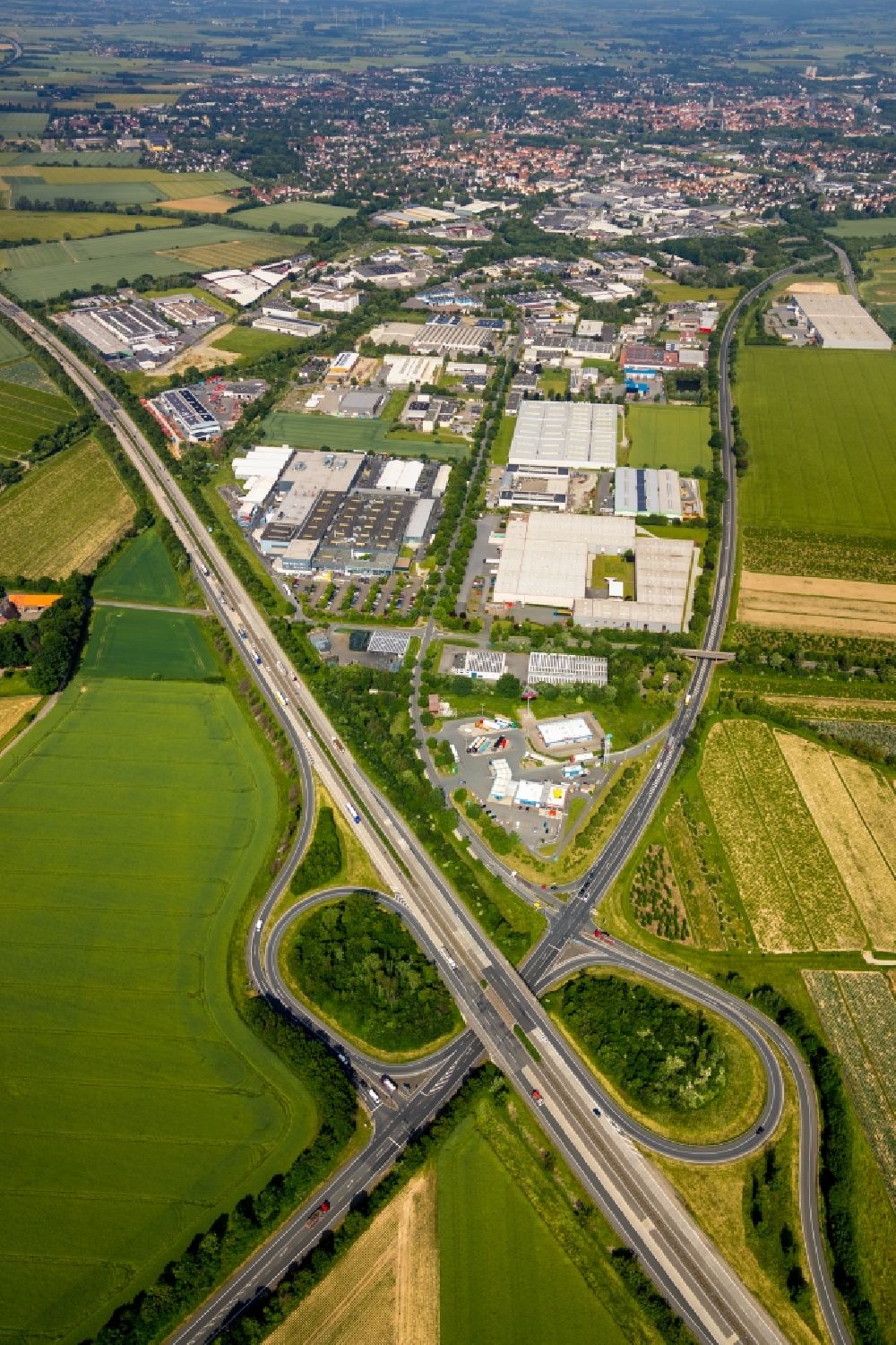 Aerial image Soest - Industrial and commercial area on Overweg - Lange Wende in Soest in the state North Rhine-Westphalia, Germany