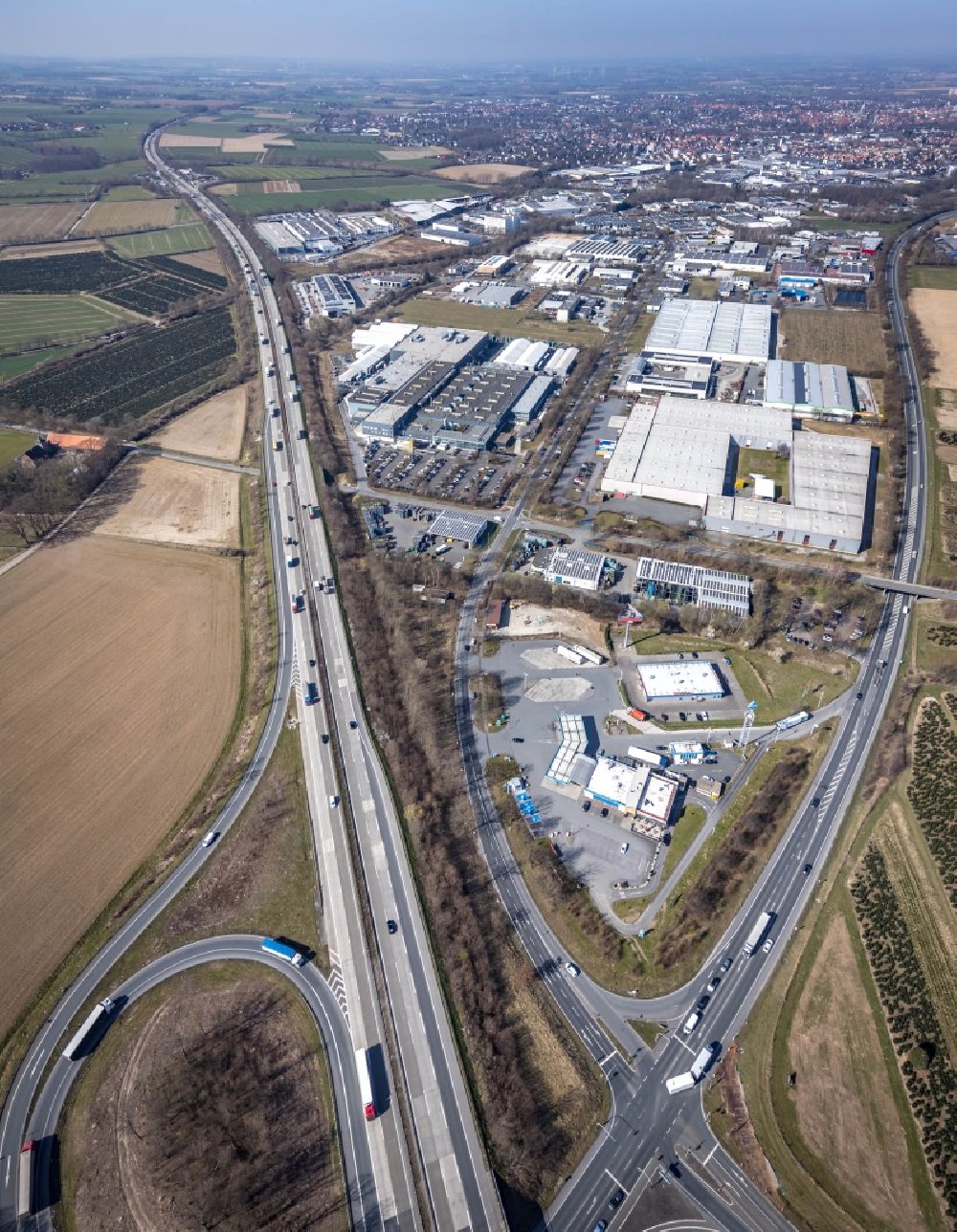 Aerial photograph Soest - industrial and commercial area on Overweg - Lange Wende in Soest in the state North Rhine-Westphalia, Germany