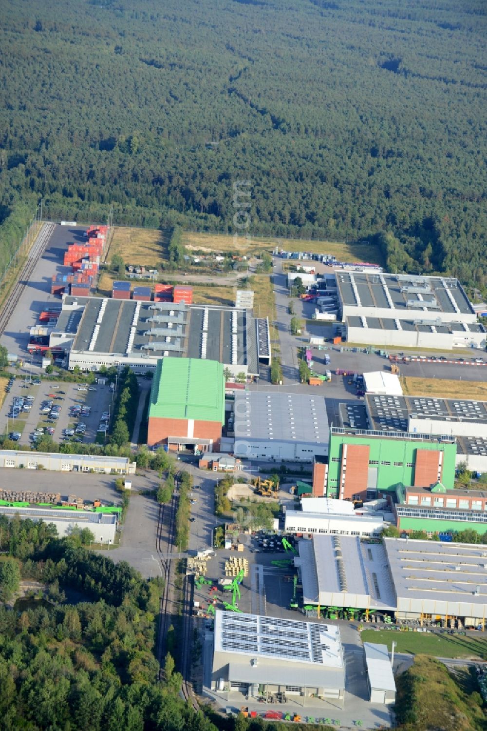 Aerial photograph Wackersdorf - Industrial and commercial area in Wackersdorf in the state Bavaria. In this picture there is the BMW AG, the Comline Elektronik-Elektrotechnik GmbH and the Recticel Automobilsysteme GmbH
