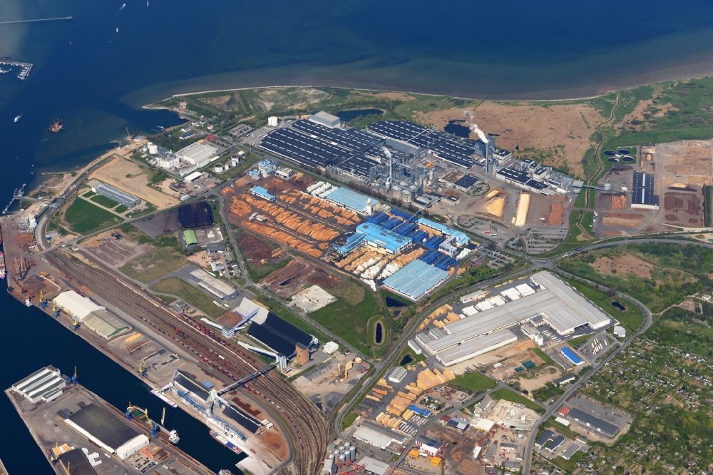 Wismar from above - Industrial and commercial area of the company Egger Holzwerkstoffe Wismar GmbH & Co. KG in Wismar in the state Mecklenburg - Western Pomerania