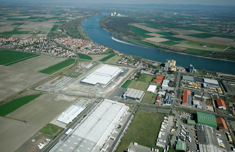 Aerial photograph Worms - Industrial and commercial area on street Mittelrheinstrasse in the district Rheinduerkheim in Worms in the state Rhineland-Palatinate, Germany