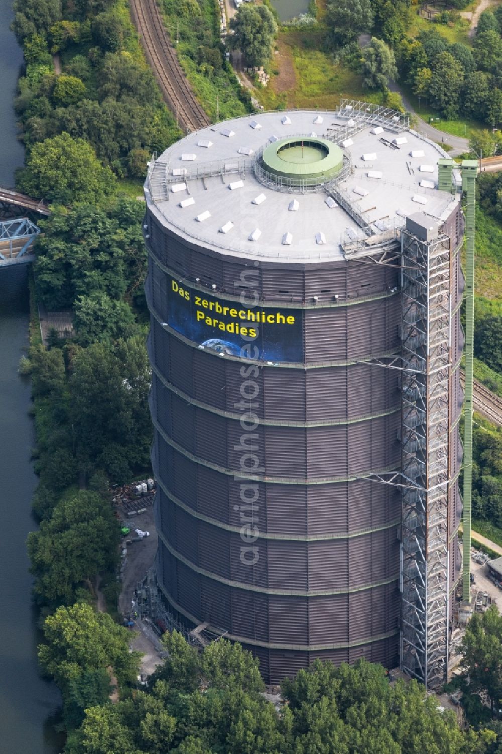 Aerial photograph Oberhausen - gas tank serves as an industrial monument Gasometer Oberhausen GmbH and an exhibition at the Arenastrasse in Oberhausen in North Rhine-Westphalia