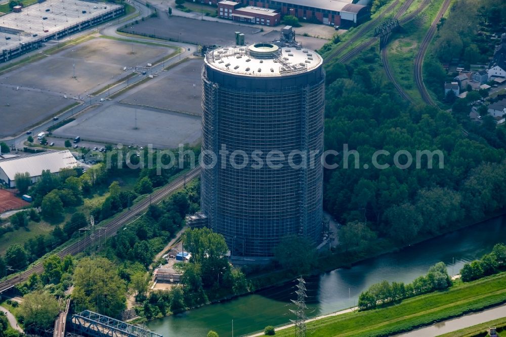 Aerial photograph Oberhausen - Gas tank serves as an industrial monument Gasometer Oberhausen GmbH and an exhibition at the Arenastrasse in Oberhausen at Ruhrgebiet in North Rhine-Westphalia