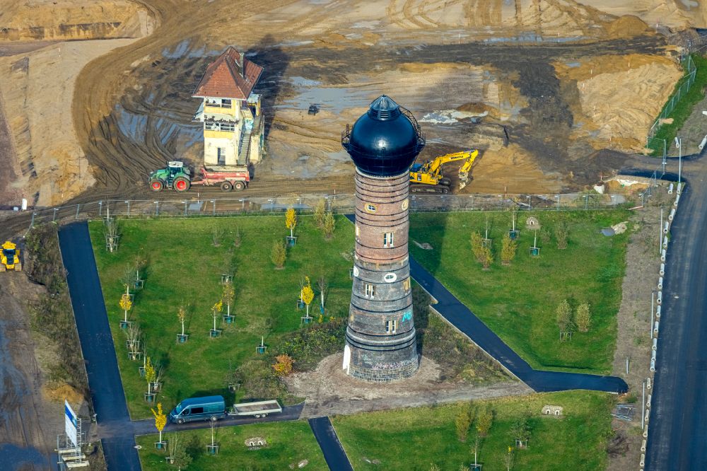 Duisburg from the bird's eye view: Building of industrial monument water tower on street Dirschauer Weg in the district Wedau in Duisburg at Ruhrgebiet in the state North Rhine-Westphalia, Germany