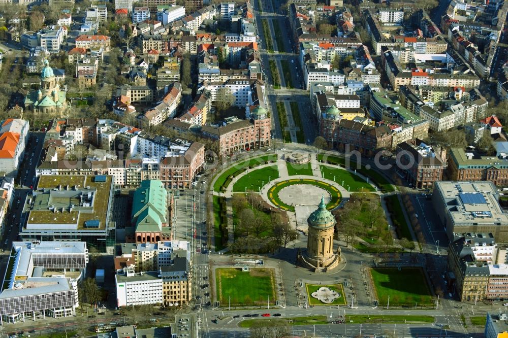 Mannheim from above - Building of industrial monument water tower Mannheimer Wasserturm on place Friedrichsplatz in the district Quadrate in Mannheim in the state Baden-Wurttemberg, Germany