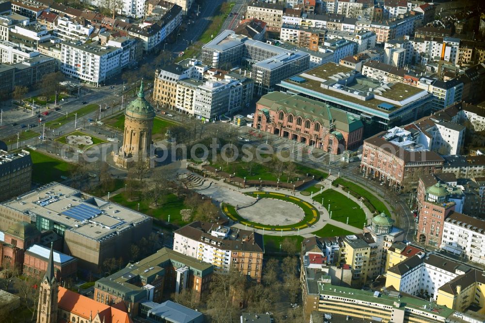 Aerial image Mannheim - Building of industrial monument water tower Mannheimer Wasserturm on place Friedrichsplatz in the district Quadrate in Mannheim in the state Baden-Wurttemberg, Germany