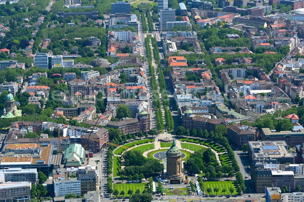 Mannheim from above - Building of industrial monument water tower Mannheimer Wasserturm on place Friedrichsplatz in the district Quadrate in Mannheim in the state Baden-Wurttemberg, Germany