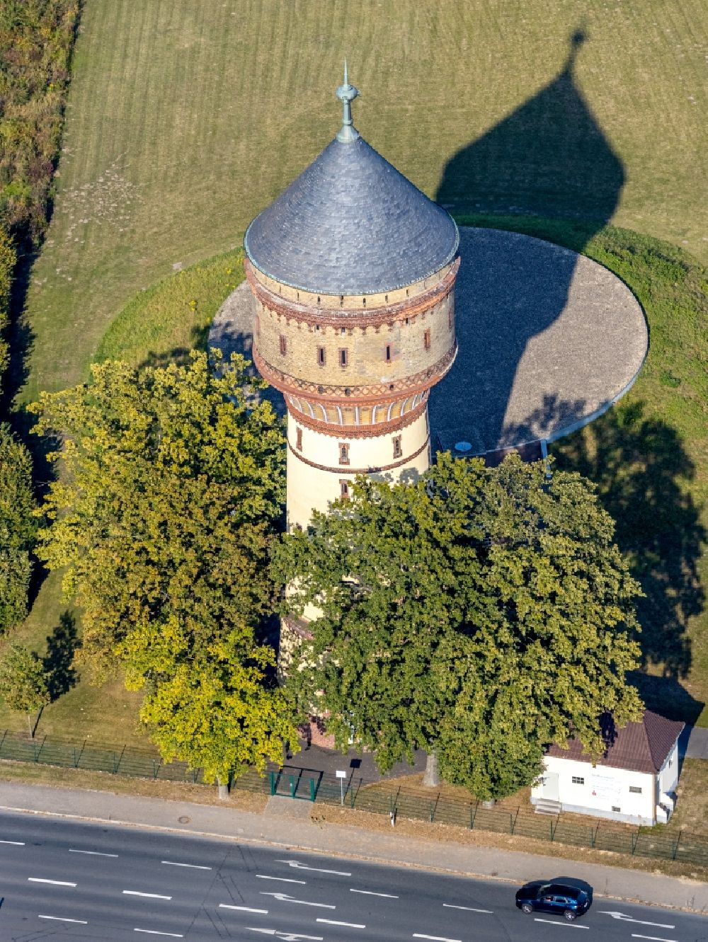 Aerial photograph Lippstadt - Building of industrial monument water tower on Boekenfoerder Strasse in the district Rixbeckerfeld in Lippstadt in the state North Rhine-Westphalia, Germany