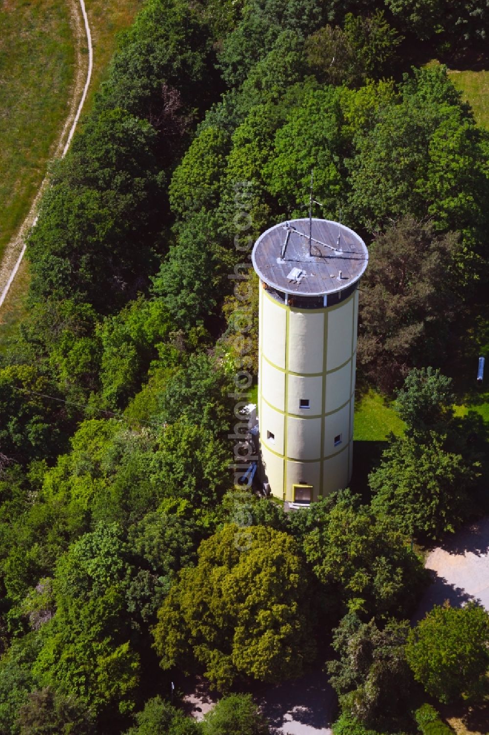 Wiesbaden from the bird's eye view: Building of industrial monument water tower in the district Sonnenberg in Wiesbaden in the state Hesse, Germany