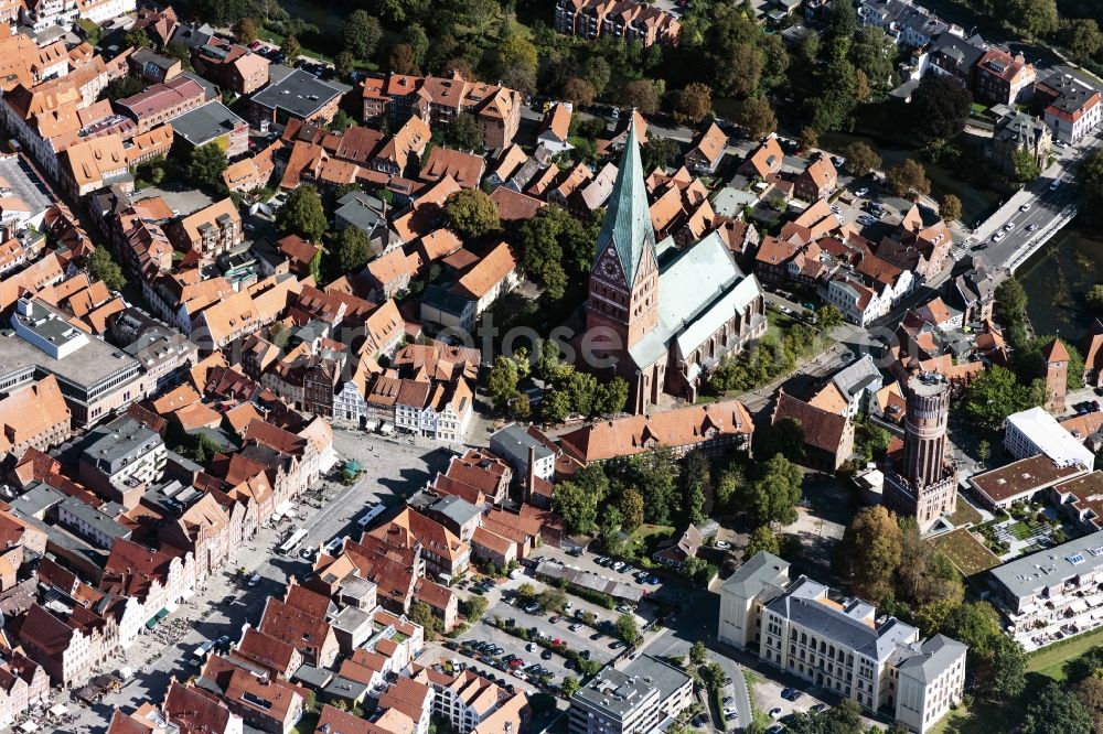 Lüneburg from the bird's eye view: Building of industrial monument water tower and Ratsmuehle such as the St.Johannis church in Lueneburg in the state Lower Saxony, Germany