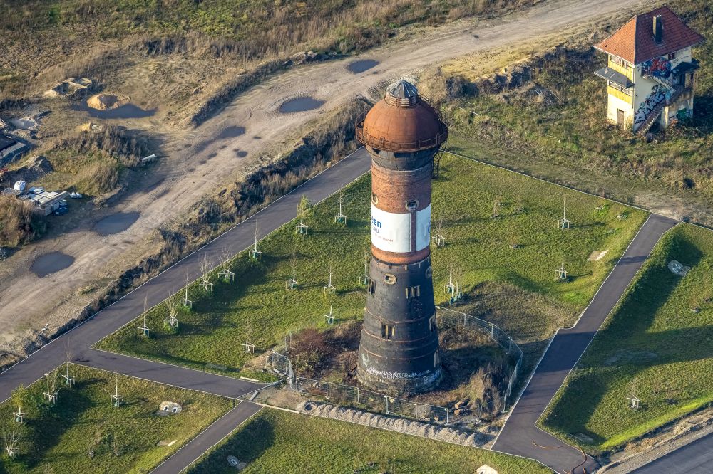 Aerial photograph Duisburg - Building of industrial monument water tower on Gelaende the formerly Rangierbahnhofes in the district Wedau in Duisburg at Ruhrgebiet in the state North Rhine-Westphalia, Germany