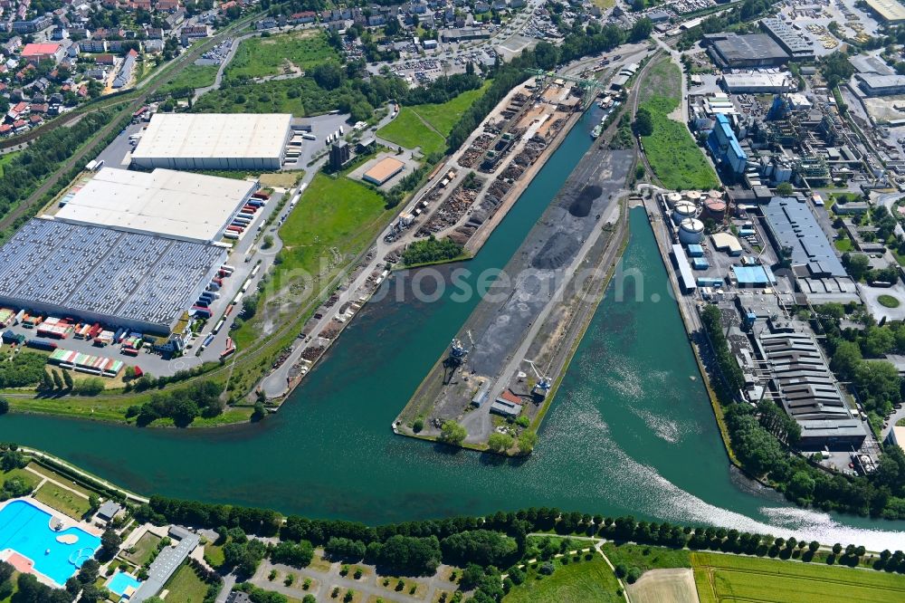 Dortmund from above - Quays and ship moorings at the port basin of the industrial port Hardenberghafen of the company Dortmunder Hafen AG on Speicherstrasse in Dortmund in the Ruhr area in the state North Rhine-Westphalia, Germany