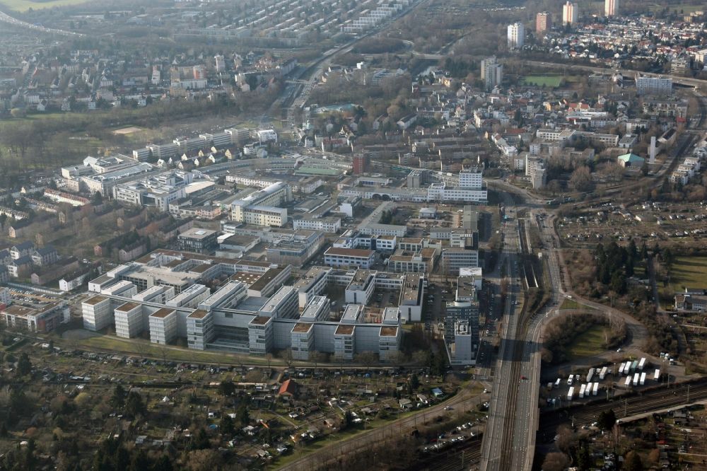 Aerial image Frankfurt am Main - View of the Industriehof with residential and office properties in the Alte Boerse Strasse in the Bockenheim district of Frankfurt am Main in Hesse. In the foreground the Lateral Towers, a building with commercial office space. industriehof-ffm.de