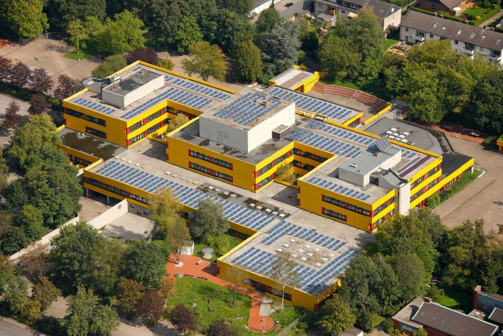 Aerial image Gladbeck Rentfort - School building of Ingeborg-Drewitz-Gesamtschule in Gladbeck in North Rhine-Westphalia