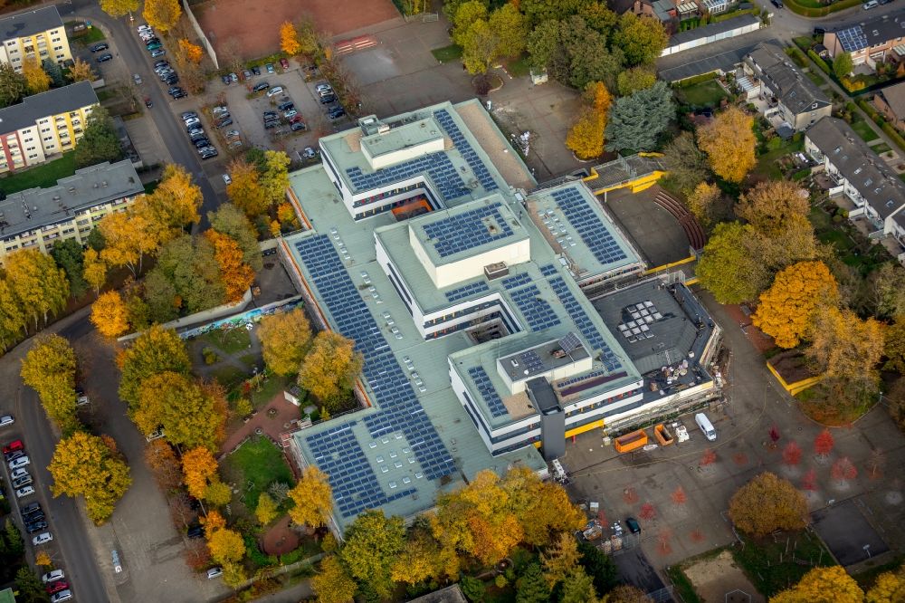 Aerial photograph Gladbeck - School building of Ingeborg-Drewitz-Gesamtschule in the Fritz Erler Strasse in Gladbeck in North Rhine-Westphalia