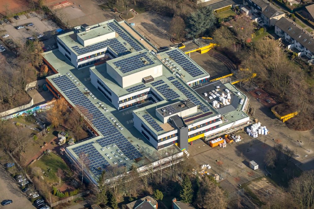 Aerial image Gladbeck - School building of Ingeborg-Drewitz-Gesamtschule in the Fritz Erler Strasse in Gladbeck in North Rhine-Westphalia