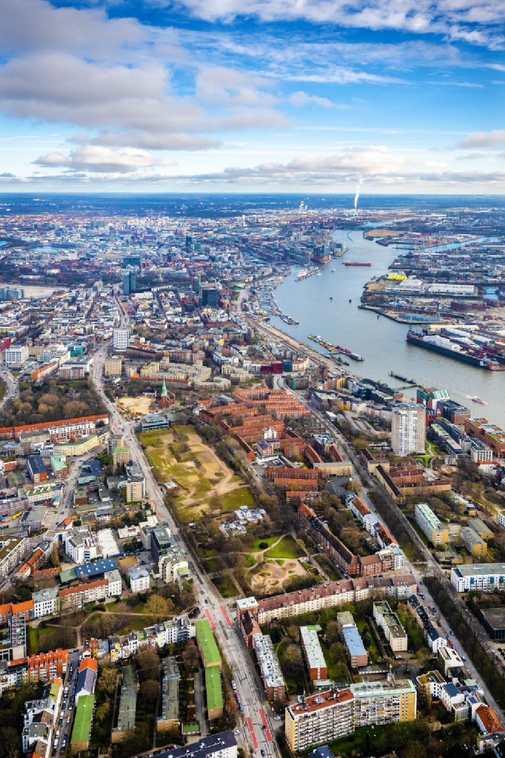 Hamburg from the bird's eye view: Cityscape of the district Altona in Hamburg, Germany