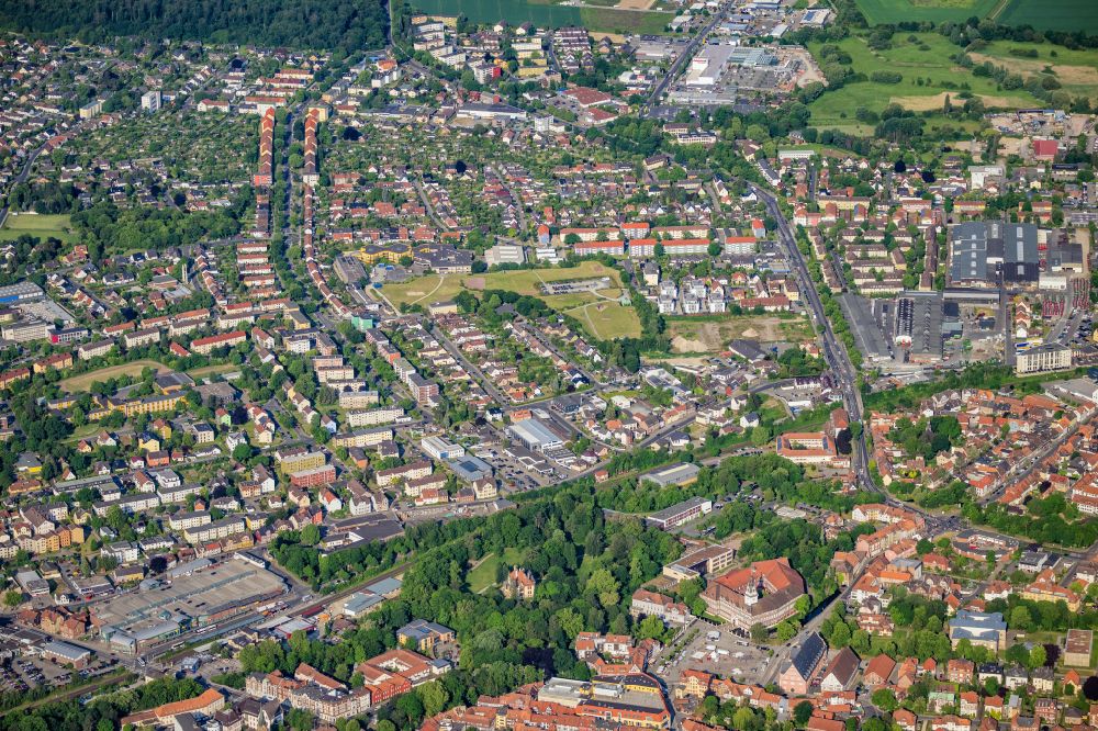Aerial photograph Wolfenbüttel - Cityscape of the district Adelsheimerstrasse on street Fritz-Reuter-Weg in Wolfenbuettel in the state Lower Saxony, Germany