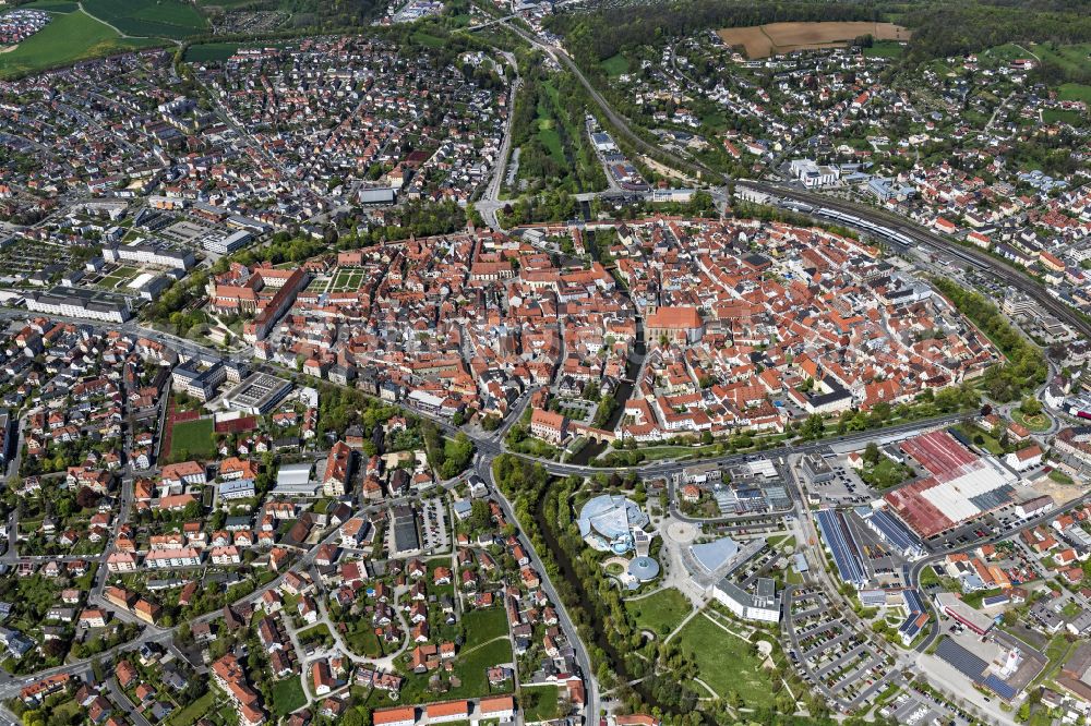 Amberg from the bird's eye view: Down town area with of Basilika St. Martin on place Marktplatz in Amberg in the state Bavaria, Germany