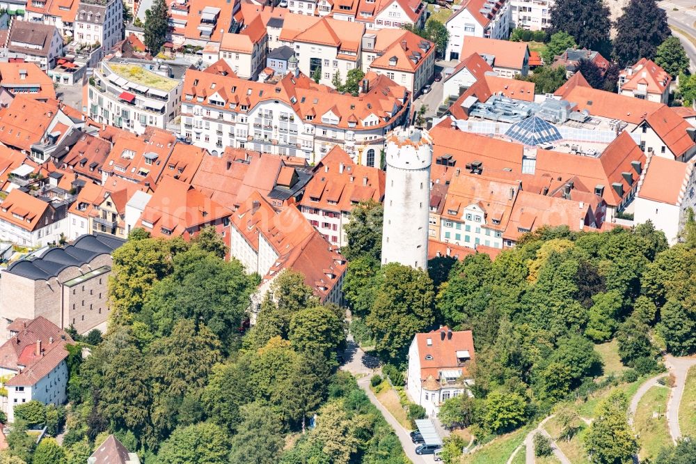 Ravensburg from the bird's eye view: Down town area with Blick auf den altem Wehrturm with dem Namen Mehlsack in Ravensburg in the state Baden-Wurttemberg, Germany