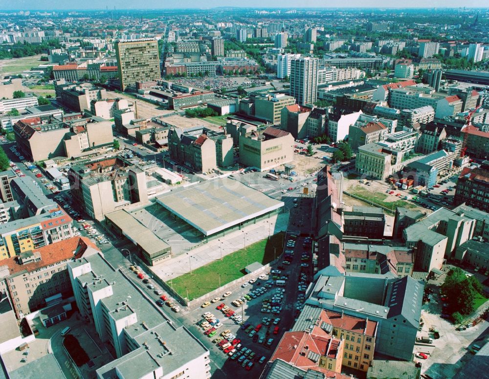 Aerial image Berlin Mitte - Downtown area at the former Guest border crossing Checkpoint Charlie on Friedrichstrasse in Berlin Mitte