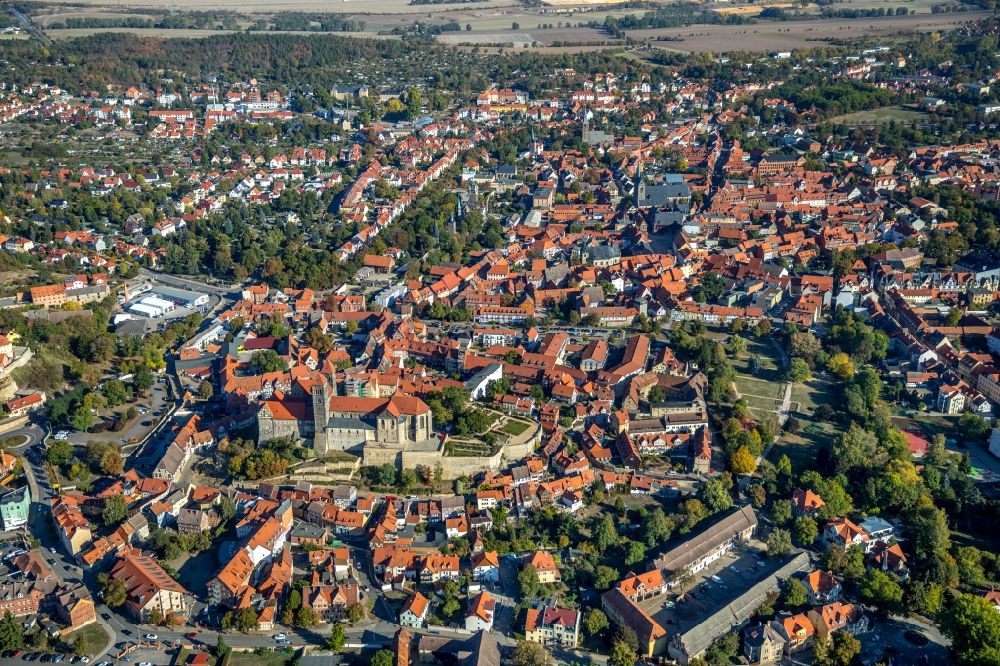 Quedlinburg from above - Down town area and Schlossmuseum Quedlinburg in Quedlinburg in the state Saxony-Anhalt, Germany