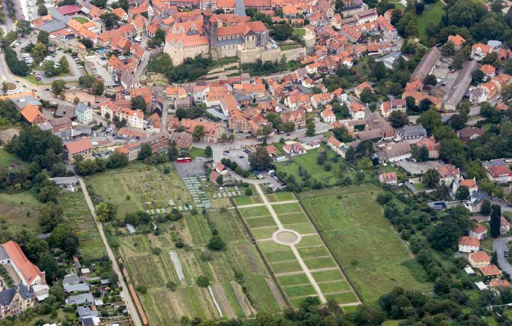 Aerial photograph Quedlinburg - Down town area and Schlossmuseum Quedlinburg in Quedlinburg in the state Saxony-Anhalt, Germany