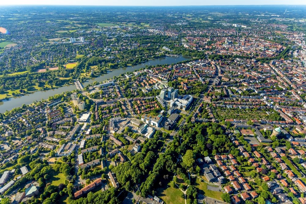 Münster from the bird's eye view: City view of the downtown area on the shore areas Aasee in the district Pluggendorf in Muenster in the state North Rhine-Westphalia, Germany