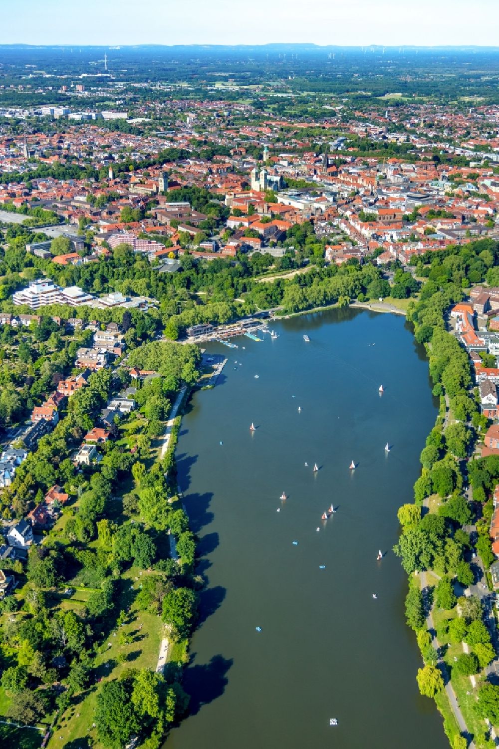 Aerial image Münster - City view of the downtown area on the shore areas Aasee in the district Pluggendorf in Muenster in the state North Rhine-Westphalia, Germany