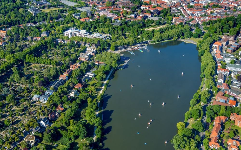 Aerial photograph Münster - City view of the downtown area on the shore areas Aasee in the district Pluggendorf in Muenster in the state North Rhine-Westphalia, Germany