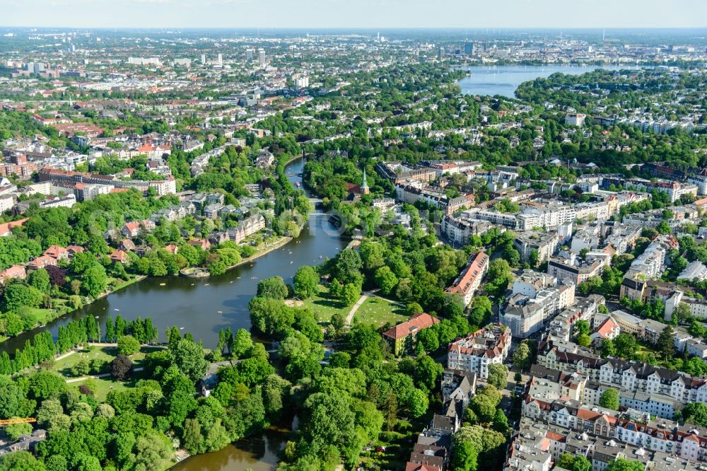 Aerial image Hamburg - City view of the downtown area on the shore areas of Aussenlaster with Wohngebaeuden in Hamburg, Germany