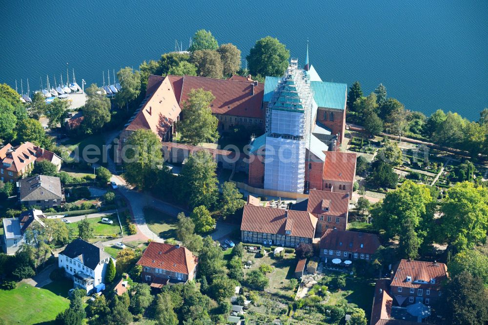 Ratzeburg from above - City view of the downtown area on the shore areas Kuechensee - Domsee on street Herrenstrasse in Ratzeburg in the state Schleswig-Holstein, Germany