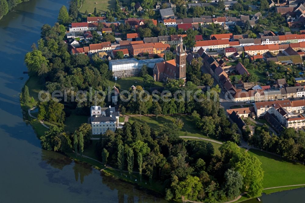 Wörlitz from above - City view of the downtown area on the shore areas Kraegergraben - Woerlitzer See in Woerlitz in the state Saxony-Anhalt, Germany