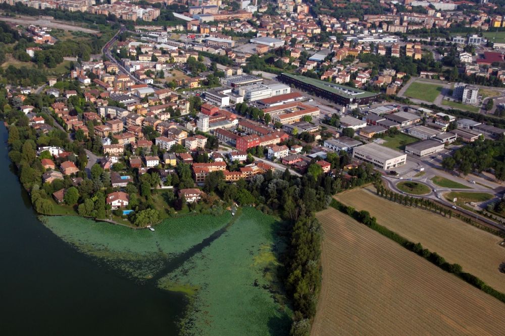 Aerial photograph Mantua - City view of the downtown area on the shore areas of lago superiore, in the district Angeli in Mantua in Lombardy, Italy