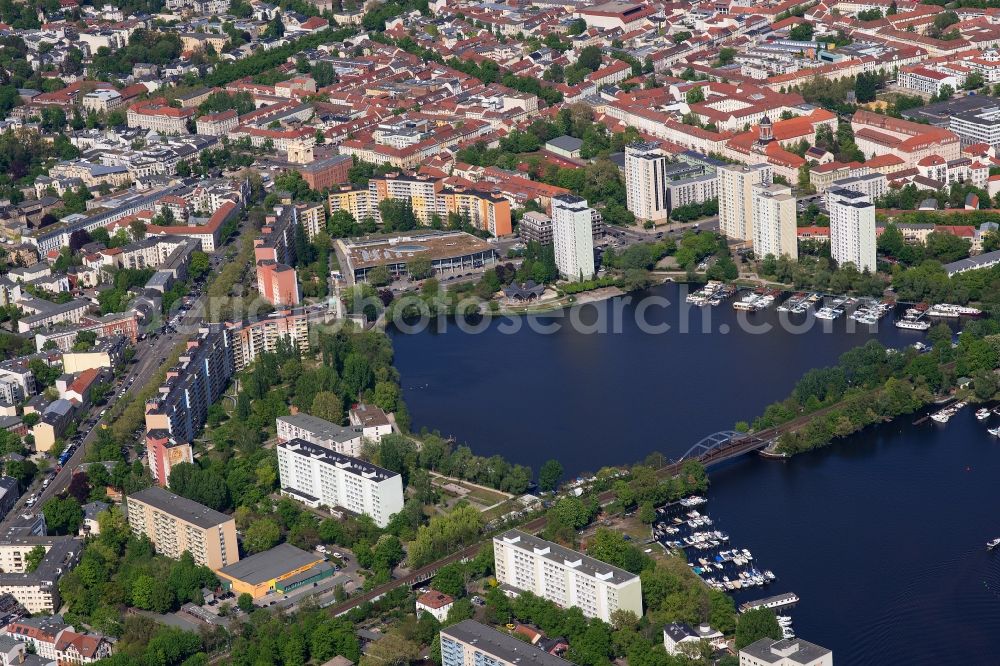 Potsdam from the bird's eye view: City view of the downtown area on the shore areas Neustaedter Havelbucht in Potsdam in the state Brandenburg, Germany