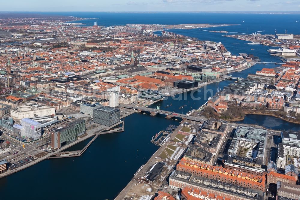 Kopenhagen from above - City view of the downtown area on the shore areas Sankt Jorgens SO - Peblinge SO - Soerne in the district Indre By in Copenhagen in Region Hovedstaden, Denmark