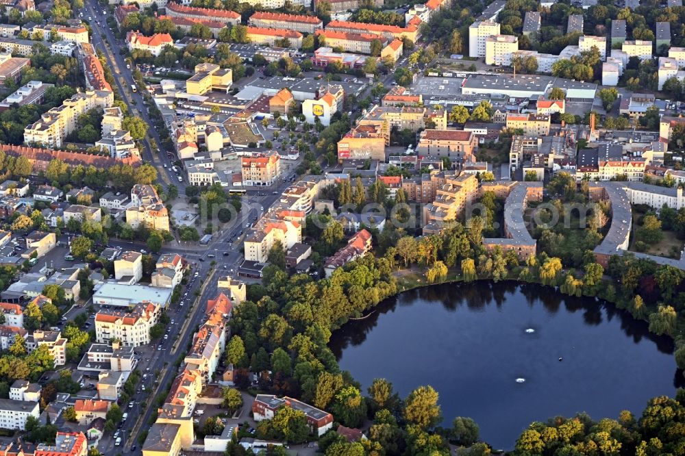 Aerial image Berlin - City view of the downtown area on the shore areas Schaefersee in the district Reinickendorf in Berlin, Germany