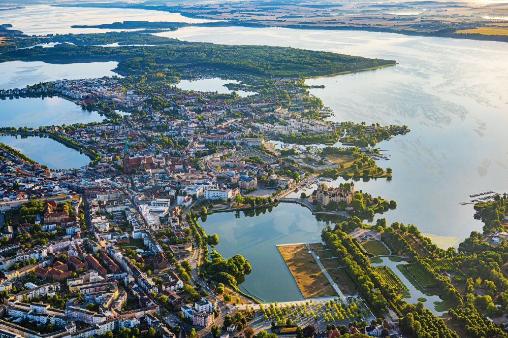 Aerial image Schwerin - City view of the downtown area on the shore areas of Schweriner Sees in Schwerin in the state Mecklenburg - Western Pomerania, Germany